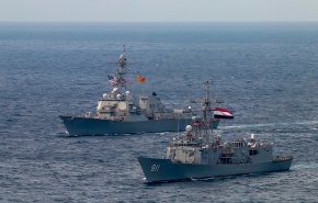 البحرية المصرية تنفّذ تدريبا مشتركا مع اميركا في البحر الاحمر