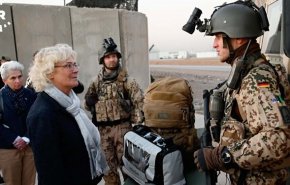 وزیر دفاع آلمان با نظامیان این کشور در کردستان عراق دیدار کرد
