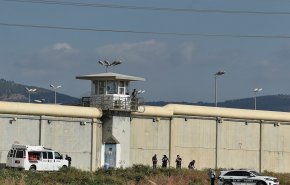 السجون الإسرائيلية ترفض تقديم العلاج للأسير ناصر أبو حميد