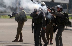 إصابة 12 فلسطينيا في مواجهات مع جنود الاحتلال شمال البيرة