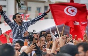 أحزاب تونسية تتحدى حظر التجوال وتدعو للإحتجاج ضد'الدكتاتورية الناشئة'