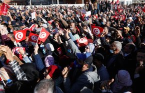 تجمع گسترده نیروهای امنیتی در خیابان های تونس در سالروز 14 ژانویه
