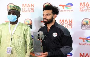 محمد صلاح يتوج بجائزة أفضل لاعب في مباراة منتخب مصر وغينيا بيساو
