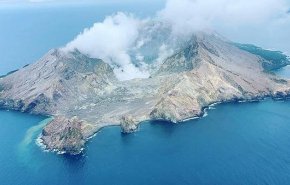 شاهد.. تسونامي وخسائر كبيرة اثر بركان في جزيرة تونغا