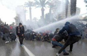 کشته شدن یک معترض در تونس