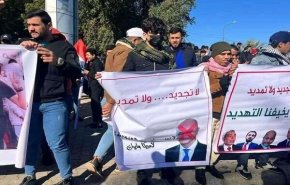 تظاهرات عراقی‌ها در مخالفت با انتخاب مجدد رؤسای قوای سه‌گانه