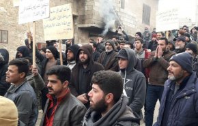 مردم سوریه در ادلب در اعتراض به اقدامات جبهة النصره به خیابان آمدند