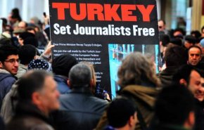 مجری و روزنامه‌نگار مشهور ترکیه به اتهام «توهین» به اردوغان بازداشت شد