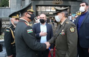 وزیر دفاع جمهوری آذربایجان با همتای ایرانی خود دیدار کرد/ تهران و باکو روابط در حوزه های دفاعی– امنیتی را گسترش می دهند