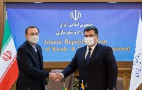 إيران وأوزبكستان تعلنان استعدادهما لتطوير التعاون في مجال النقل والترانزيت