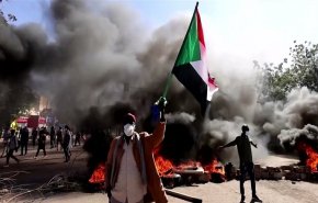 الخرطوم.. قتيل وإصابات بمواجهات بين الأمن ومتظاهرين بمحيط القصر الرئاسي‎‎
