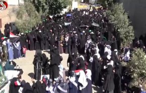تجمع زنان یمنی در محکومیت جنایتهای ائتلاف متجاوز در صنعا+ویدئو
