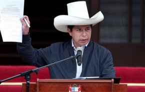 البيرو.. رئيس ديوان الرئاسة يقدم استقالته