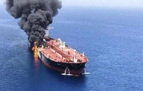 إنفجار وحريق كبير على متن سفينة نفطية قبالة نيجيريا