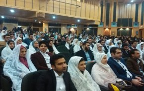  إقامة حفل زفاف جماعي للطلاب في همدان غرب ايران 