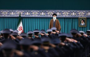 زمزمه سرود جمهوری اسلامی ایران توسط رهبر انقلاب