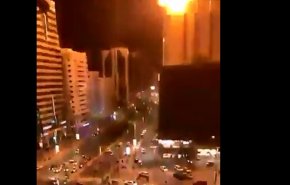 بالفيديو: انفجار بمبنى في ابو ظبي وتصاعد الدخان منه