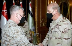 دیدار فرمانده تروریست‌های «سنتکام» با وزیر دفاع مصر
