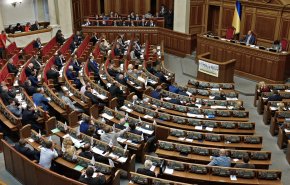 كتل برلمانية أوكرانية تطالب بفرض عقوبات على نواب روس
