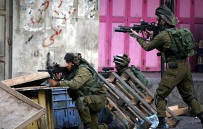 اصابات واعتقالات واشتباكات مسلحة بين الاحتلال والفلسطينيين في الضفة 