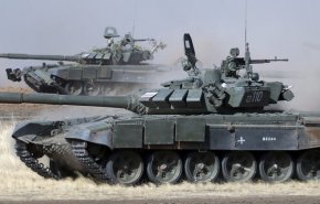الدفاع الروسية تعلن عودة رتل دبابات آخر إلى نقطة تمركزه بعد الانتهاء من التدريبات