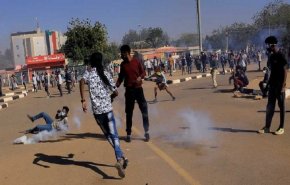 زخمی شدن معترضان سودانی در درگیری با نیروهای امنیتی