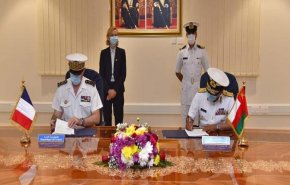 عمان وفرنسا توقعان مذكرة تفاهم في مجال الأمن البحري