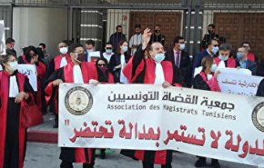 جمعية القضاء التونسية تدعو إلى الاحتجاج ولبس الشارة الحمراء
