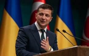 زيلينسكي : شركائنا الغربيون سيرسلون أسلحة ومعدات لأوكرانيا