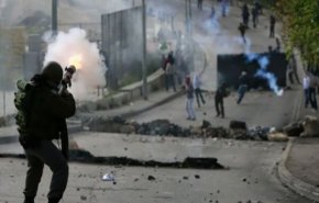 مواجهات عنيفة بين فلسطينيين وجنود الاحتلال في الضفة الغربية