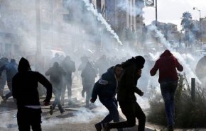 إصابة العشرات بالاختناق بمواجهات مع الاحتلال في مخيم العروب