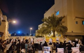 شاهد.. تظاهرة ليلية في منطقة الدراز البحرينية احتجاجا على زيارة كوخافي 