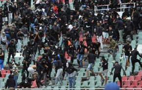 بالفيديو: اشتباكات وأعمال شغب بعد نهاية مباراة بالمغرب