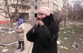 اوكرانيون يتهمون حكومتهم منعم من الخروج لاستخدام كدروع بشرية