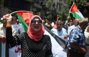 فلسطين... مسيرة في مخيم الجلزون تطالب بجثمان الشهيد عبد الرحمن قاسم