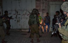 الاحتلال يعتقل ٨ فلسطينين في الضفة الغربية
