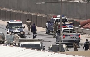 مقتل 10 أشخاص بينهم برلمانية في هجوم انتحاري و8 في اقتحام مطار مقديشو