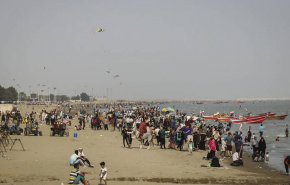 شاهد: مسافرو النوروز على شاطئ بندر عباس جنوب ايران