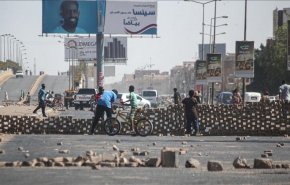 الخرطوم.. محتجون يغلقون طرقا للمطالبة بحكم مدني