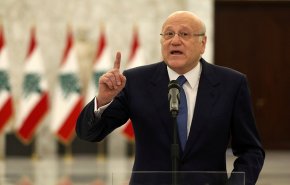 شاهد.. رئيس الوزراء اللبناني يرفض الاستقالة