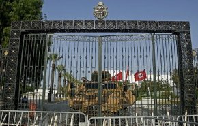 نواب بالبرلمان التونسي المجمدة أعماله يقرون مشروع قانون يلغي الأوامر الرئاسية