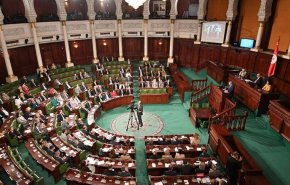 شاهد..ردود فعل الأحزاب التونسية إزاء قرار حل البرلمان