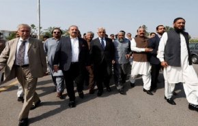 درخواست عمران خان از رئیس‌جمهور پاکستان برای انحلال پارلمان