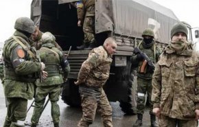 شاهد: 170 أوكراني يلقون أسلحتهم في أراضي لوغانسك