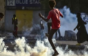 قوات الأمن السوداني تستخدم الغاز لتفريق المتظاهرين
