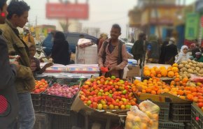 المواطنون بمأرب يحملون حكومة هادي مسؤولية ارتفاع الأسعار