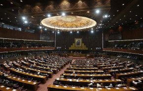 مواجهات حادة في البرلمان الباكستاني في جلسة حجب الثقة عن عمران خان