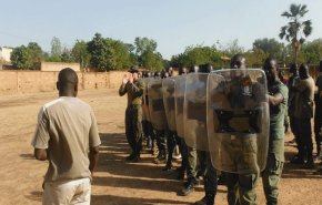 مقتل 16 شخصا بهجوم على موقع عسكري في بوركينا فاسو
