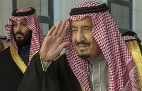 الملك السعودي وولي عهده يهنئان رئيس الوزراء الباكستاني الجديد