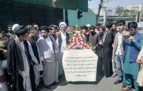 افغان ها سفارت ایران در کابل را گلباران کردند + تصاویر